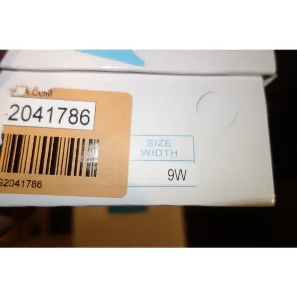 New in Box Comfort Corner Tan Biege Sandals Low Heel Women's 9 Wide - Picture 9 of 9